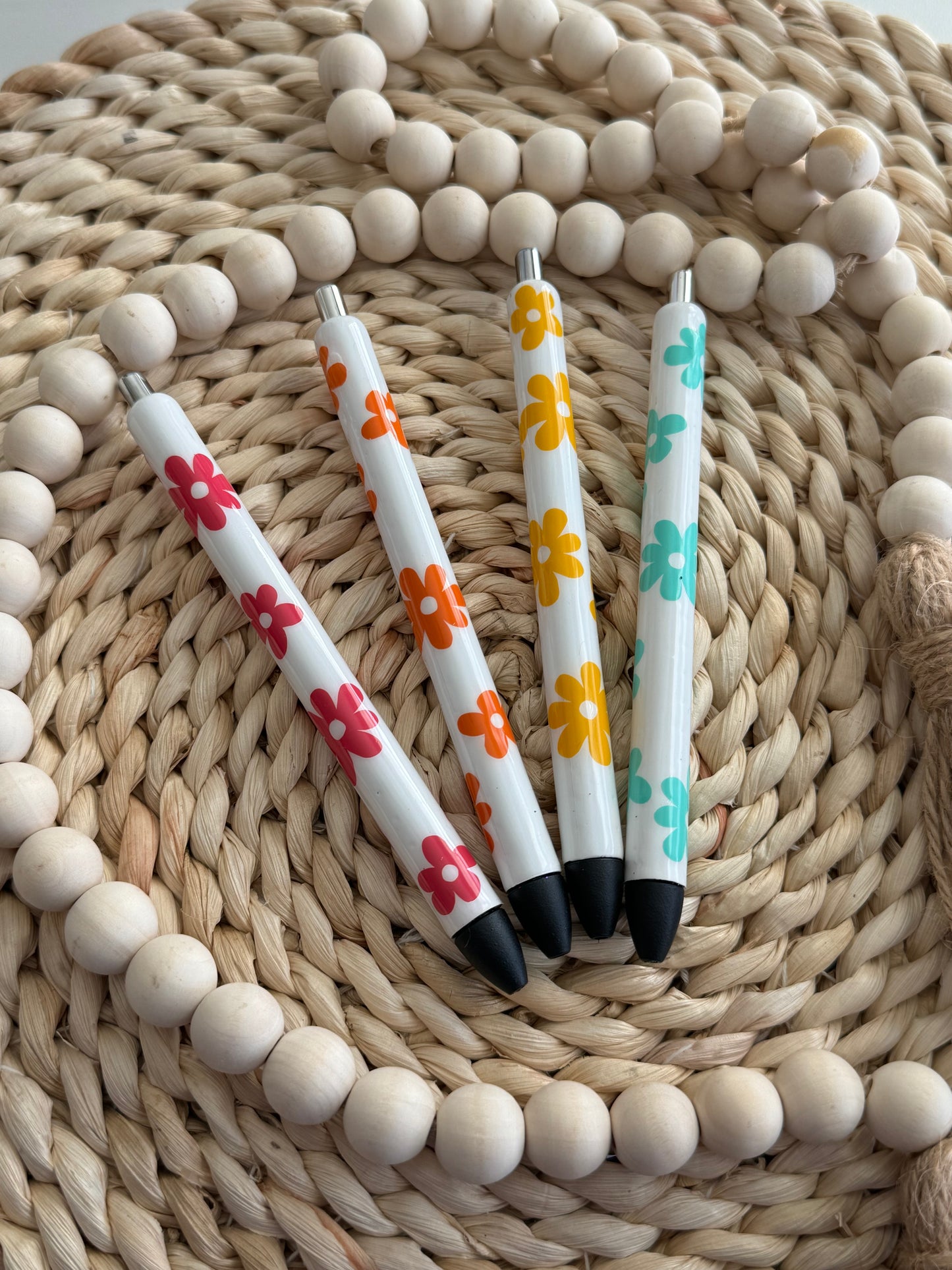 COLORFUL RETRO DAISY PENS