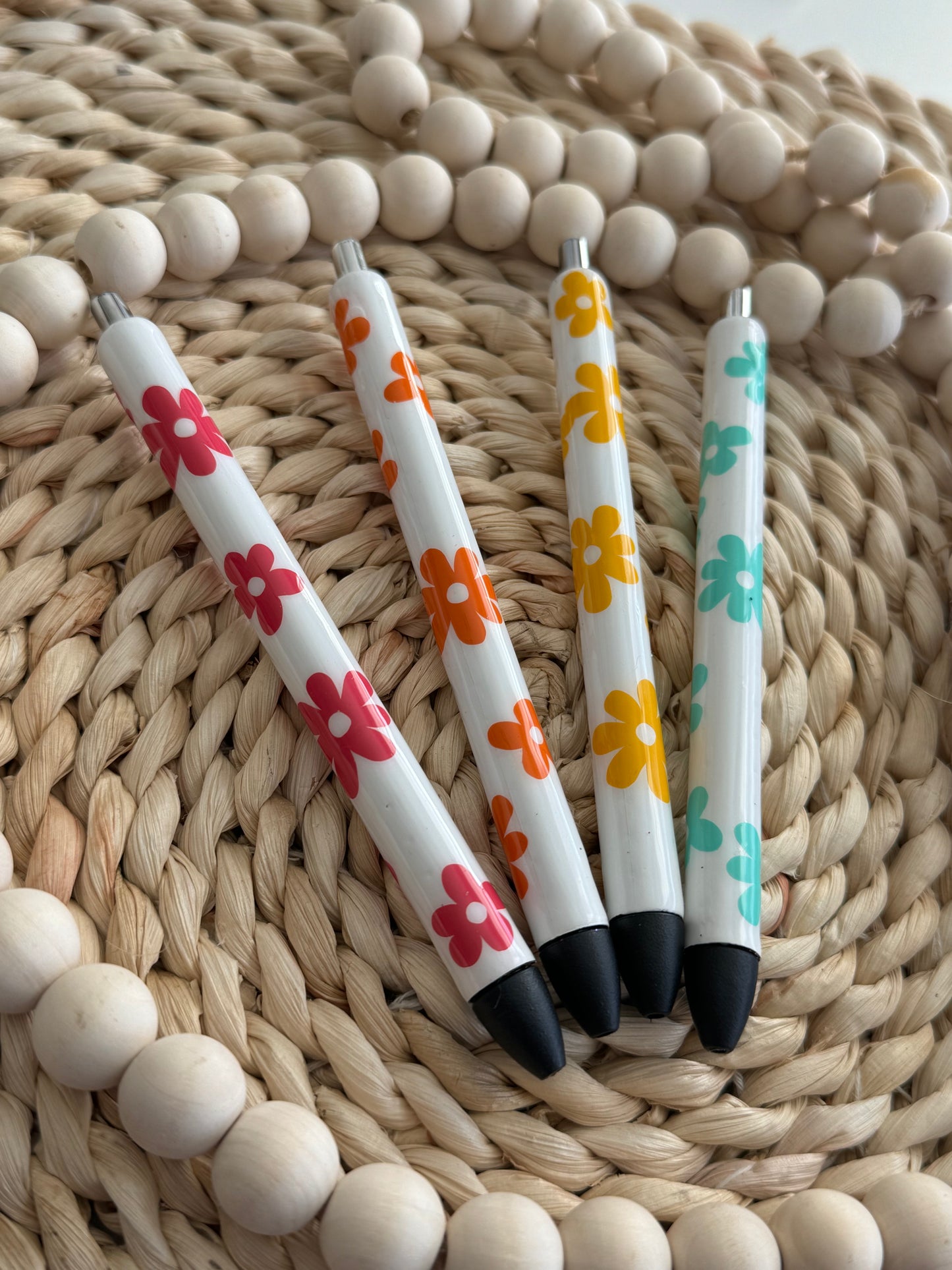 COLORFUL RETRO DAISY PENS